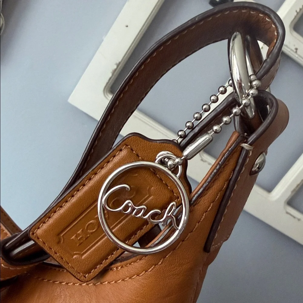 Coach Vintage F17116 Tan Leather Messenger /Hobo Bag 🎀🎀🎀